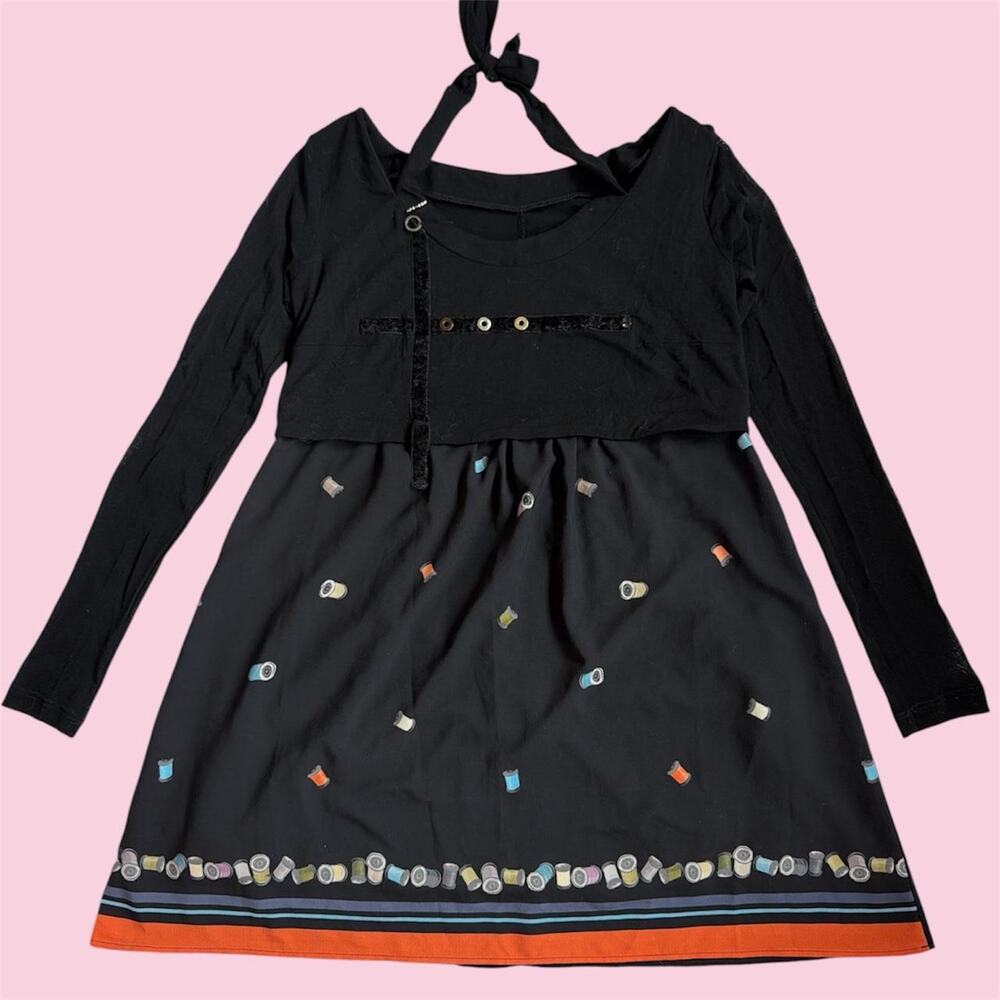 La mode est a vous Black long sleeve dress with colorful thread pattern